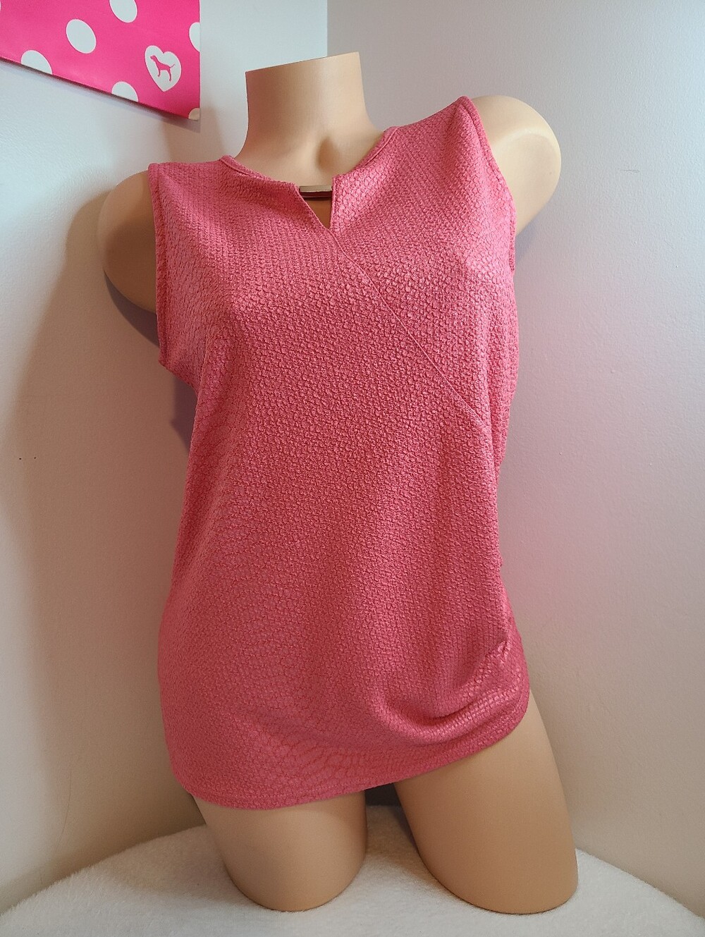 NWT Calvin Klein Textured Sleeveless Keyhole Blouse Size Sm